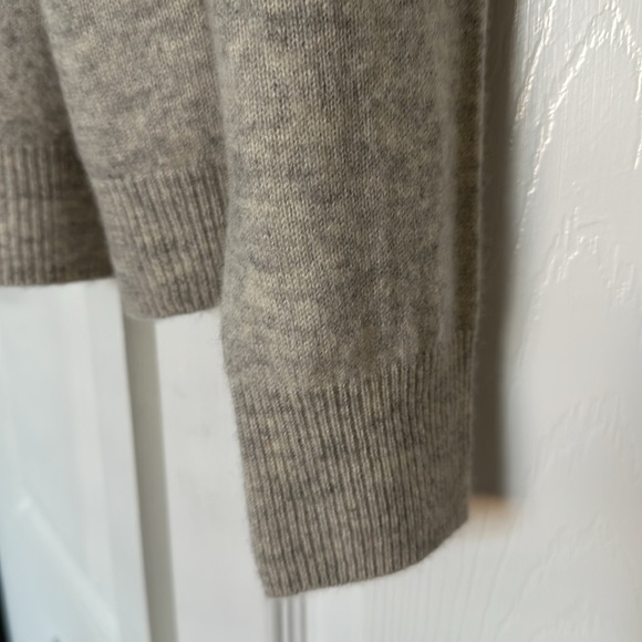 Express light grey 100% cashmere sweater. - Picture 3 of 4